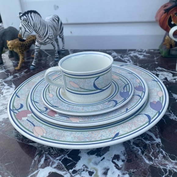 4pc Place Setting MIKASA Intaglio TROPICAL ISLAND CAC45 Dinner, Salad, Cup & Sau - Picture 2 of 13